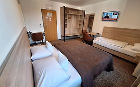 Acc-Nifos Avion Hotel